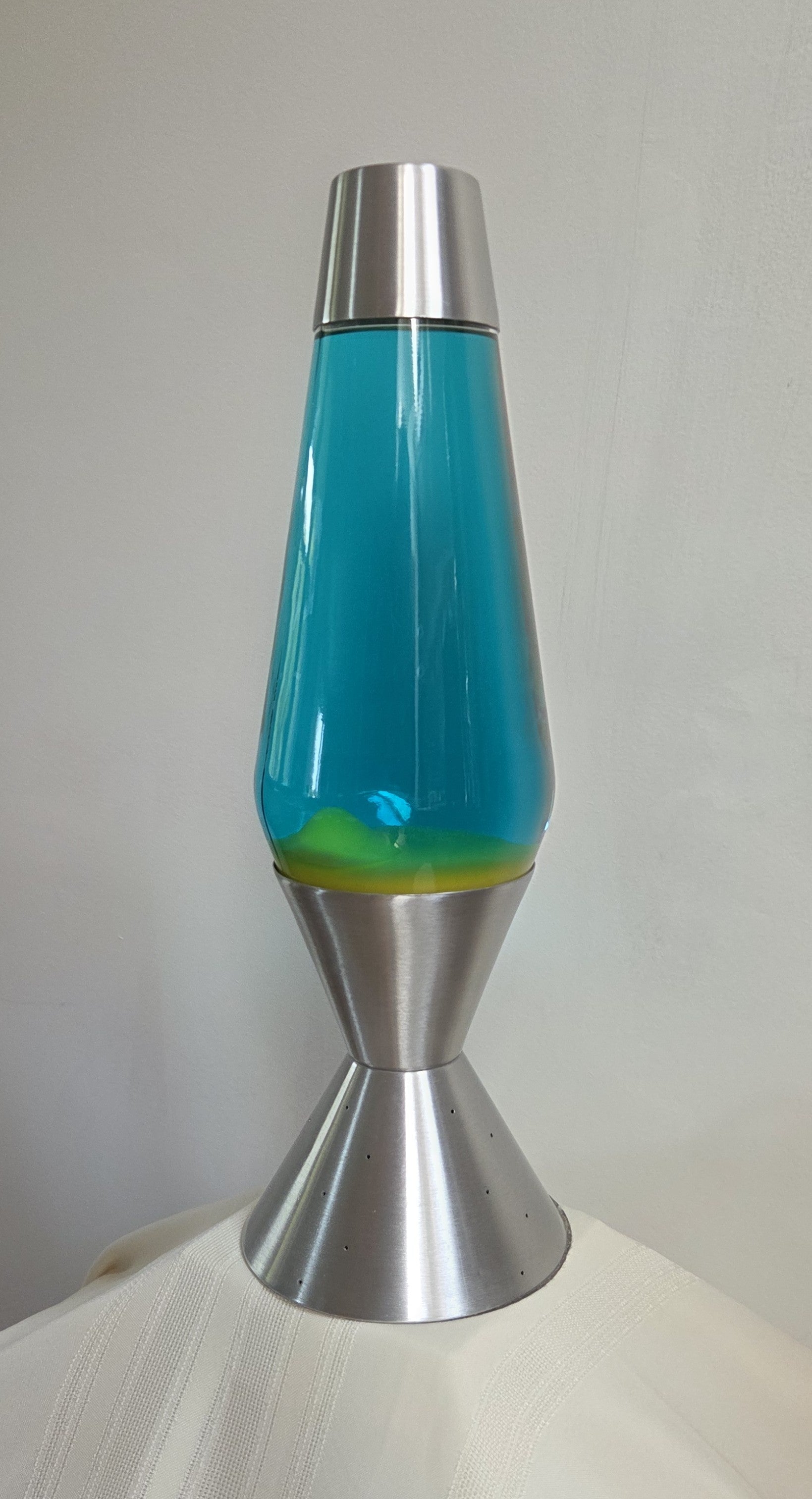 Retro Aqua Blue & Yellow-Green Lava Lamp – Silver Tone